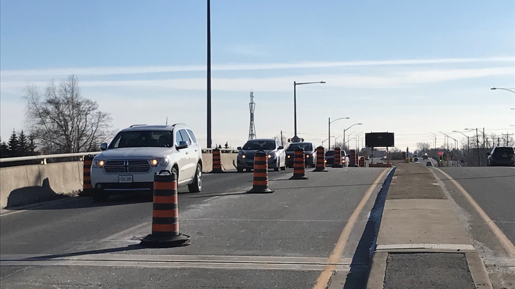 Traffic forced to single lane on Wayne Gretzky Parkway in Brantford. (Johnny Mazza / CTV Kitchener)