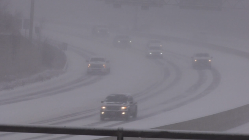 Badai musim dingin Ontario: Hingga 100 kendaraan terlibat dalam kecelakaan di Hwy 401