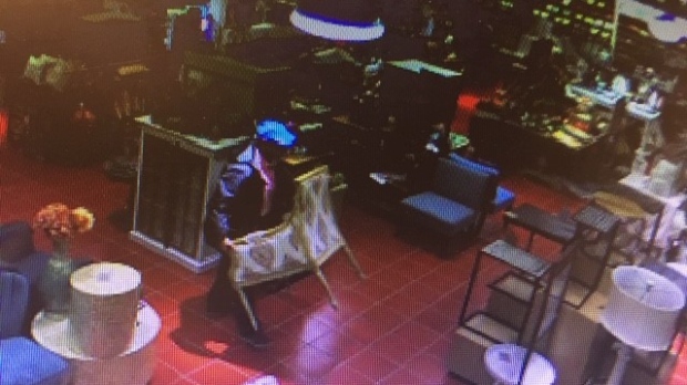 Family distracts employee to steal chair worth alm